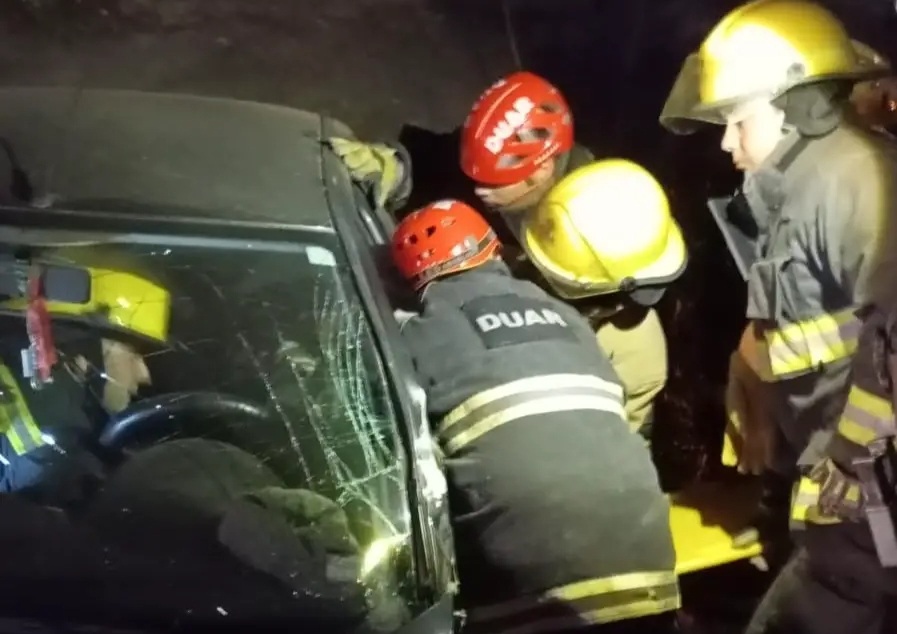 Choque múltiple en la ruta 38, rescataron a un hombre atrapado en un automóvil tras una colisión con un camión y una camioneta