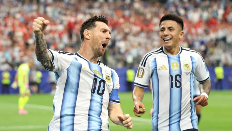 Con otro Messi histórico y dos goles, Argentina venció 2-0 a Austria y se clasificó a los dieciseisavos del Mundial
