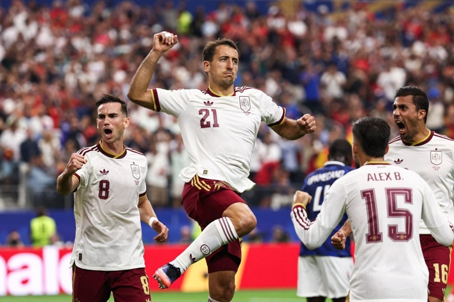 España blindó su arco, venció 2-0 a Francia y jugará su segunda final del Mundial