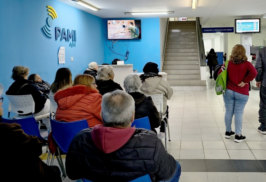 Clínicas de la Patagonia suspenden la atención al PAMI: el ajuste de Milei también llega a la salud de los jubilados