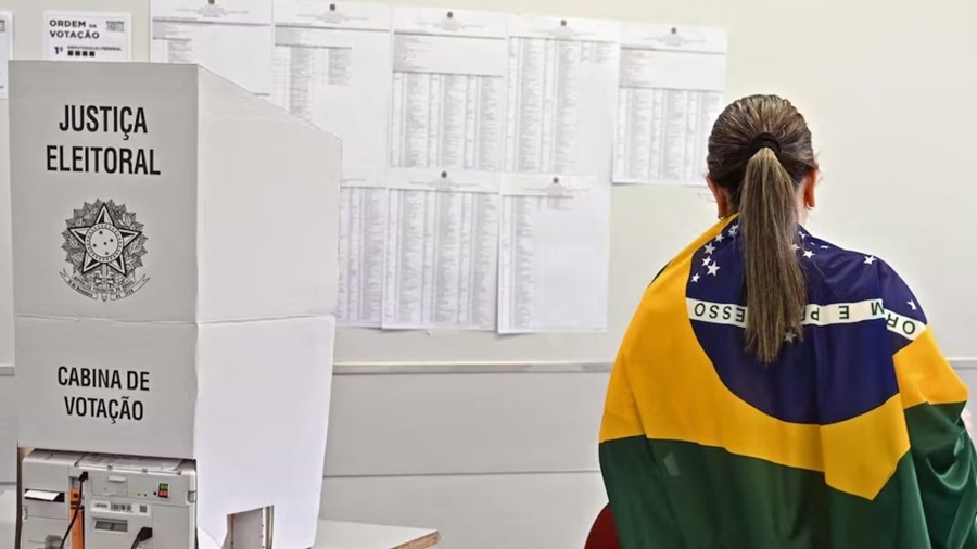 Brasil define su futuro en el balotaje: Bolsonaro se impuso a Lula por menos de dos puntos y la extrema derecha sueña con volver al Planalto